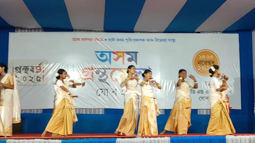 Five girls in cream mekhela dancing